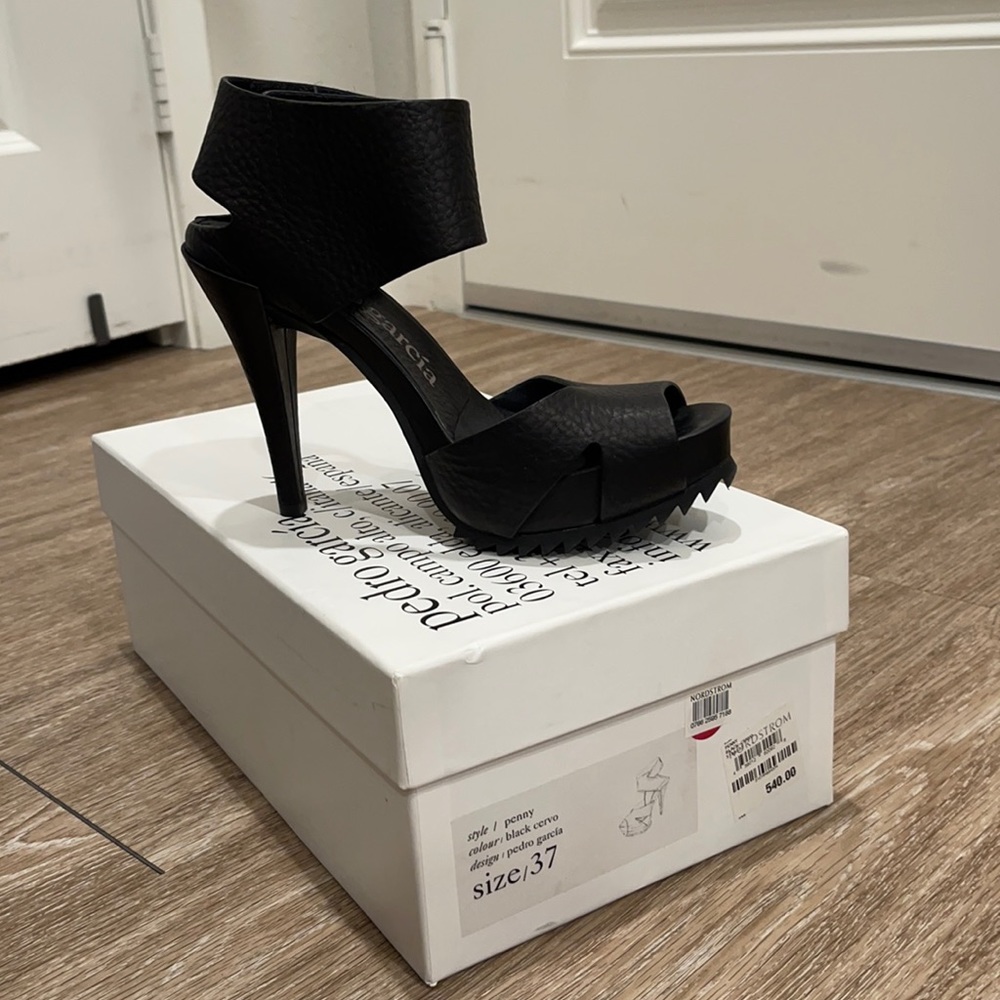 Gorgeous Pedro Garcia platform stiletto size 37